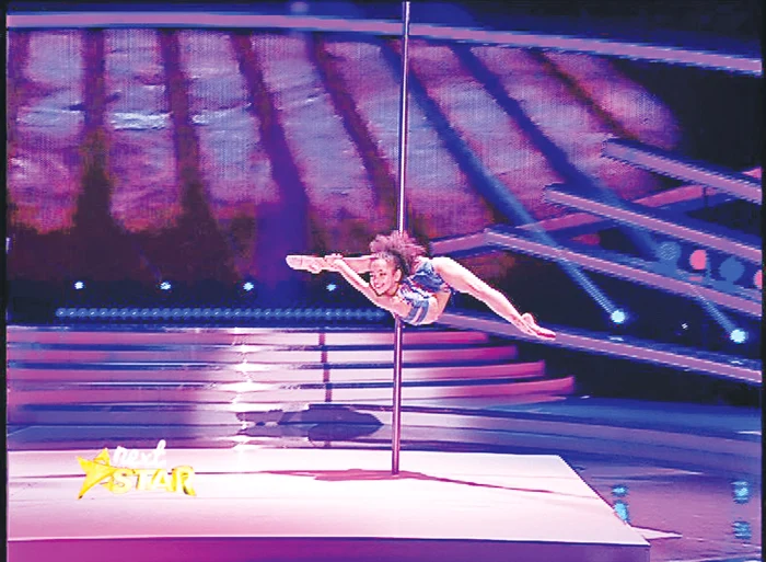 Emily dansează ca o profesionistă