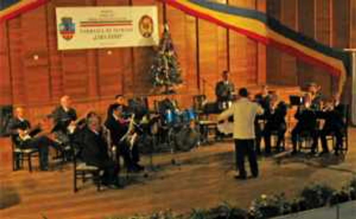 Lyra Band le-a făcut un cadou slătinenilor .