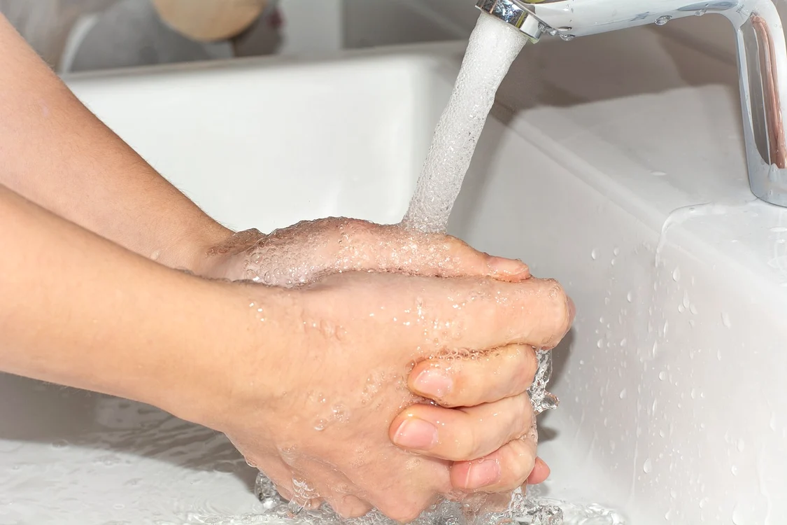 Oltenii care nu plătesc apa de la robinet se vaită că nu au nici de spălat FOTO: Pixabay