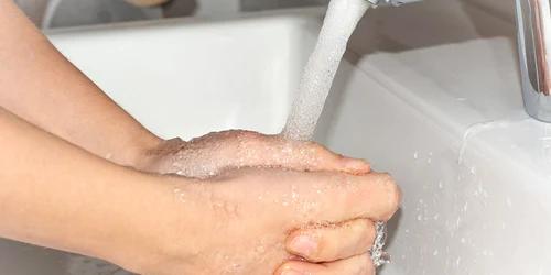 apa robinet maini spalate foto pixabay jpg