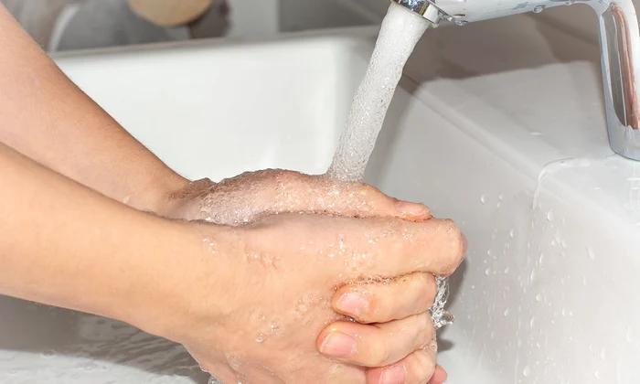 apa robinet maini spalate foto pixabay jpg