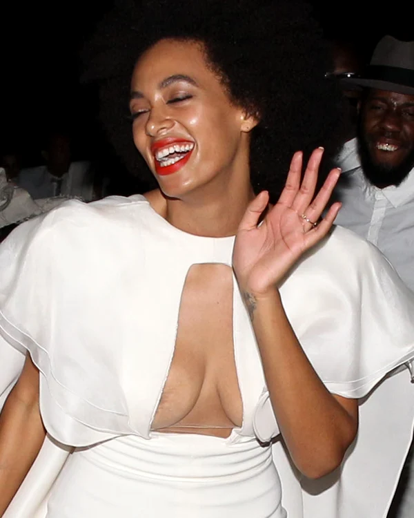 
    Solange Knowles nu a mai ţinut cont de ţinuta cu vedere directă la sâniFoto: Hepta  