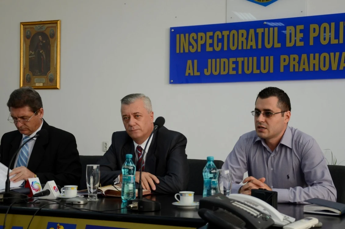 Viorel Dosaru (centru) a fost arestat preventiv timp de câteva luni, în 2016 FOTO Adevărul Ploieşti