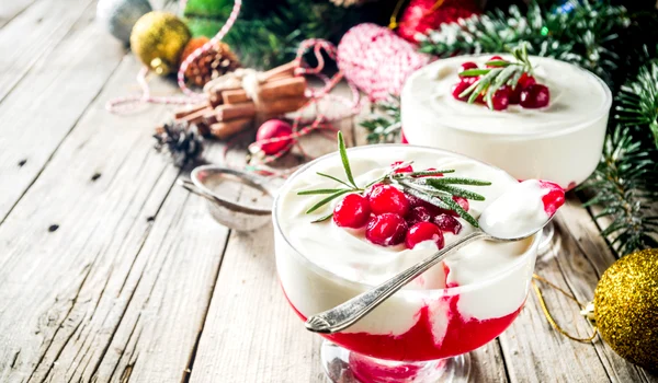 Panna cotta la pahar  Sursa foto shutterstock 1490795012 jpg