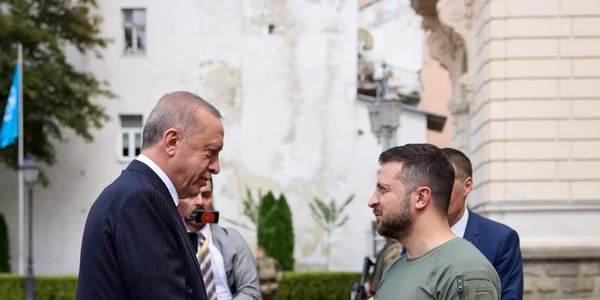 Recep Tayyip Erdogan primit la Liov de catre Volodimir Zelenski FOTO EPA-EFE