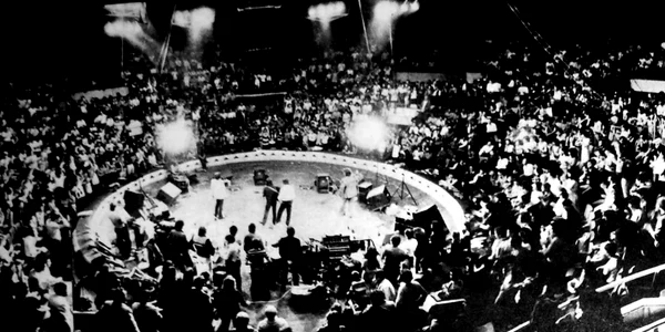 Cenaclul Flacăra FOTO Albumul Cenaclul Flacăra 1983 - Electrecord