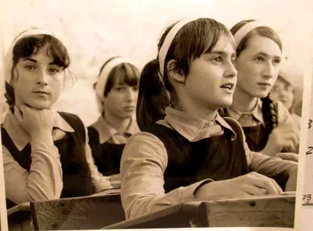 Nadia Comăneci își găsea timp și pentru sport, și pentru școală  (Foto: Arhivă personală Nadia Comăn