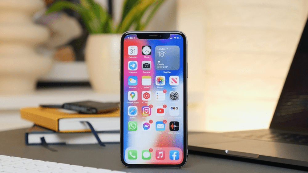 Românii au scos la vânzare peste 805.340 de telefoane iPhone pe OLX în septembrie. Cu cât s-a ieftinit iPhone 13 