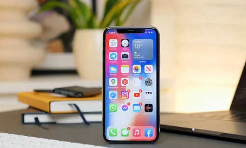Smartphone Apple iPhone 13 FOTO Shutterstock