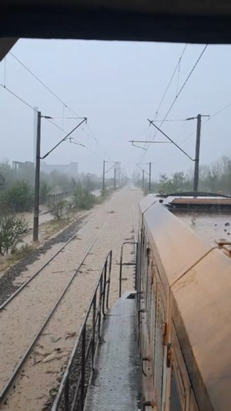 Potop pe calea ferată. Trenuri blocate în zona Suceava și în Brașov VIDEO
