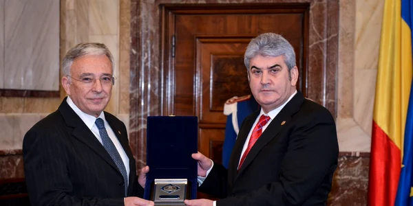 mugur isarescu gabriel oprea foto mai