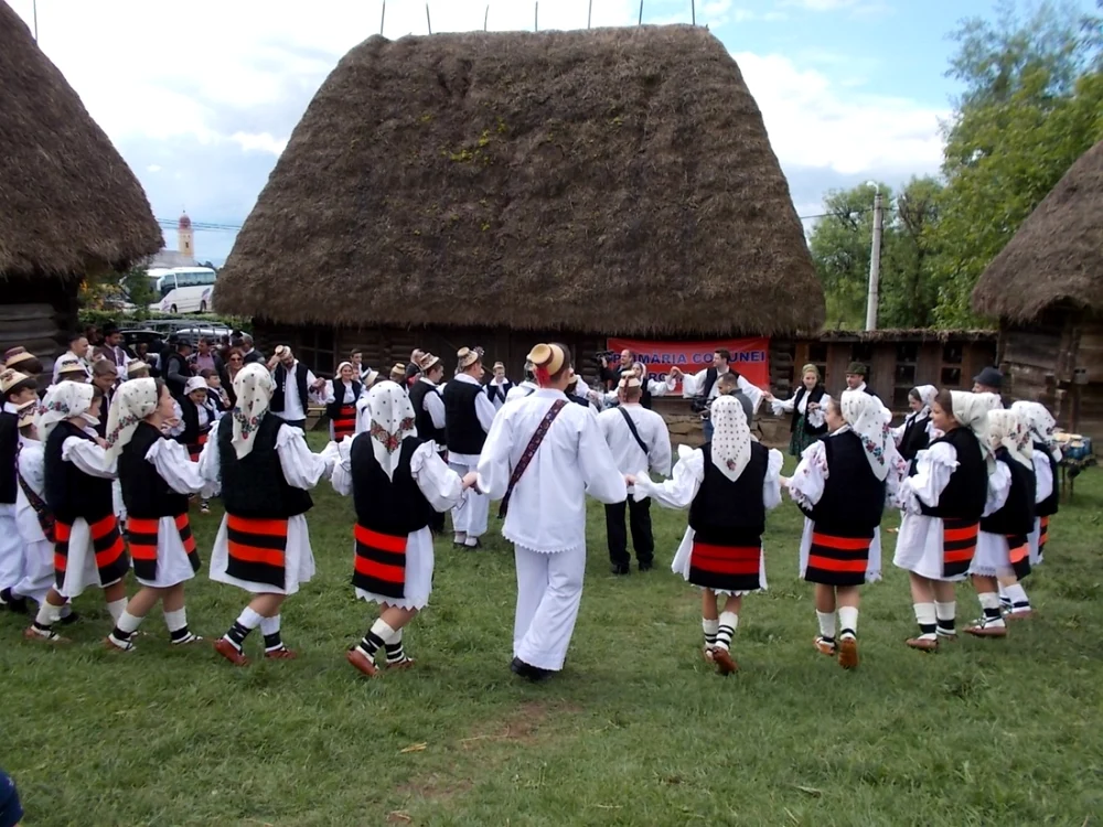 muzeul satului mm