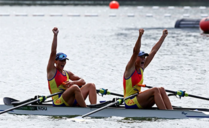 
    Momentul triumfului, trăit de Simona Radiş şi de coechipiera sa, Ancuţa BodnarFOTO: Guliver/ GettyImages  