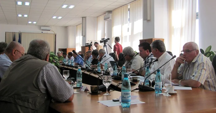 Consilierii judeţeni vor trebui să decidă asupra înlocuirii colegului Aurel Biţin