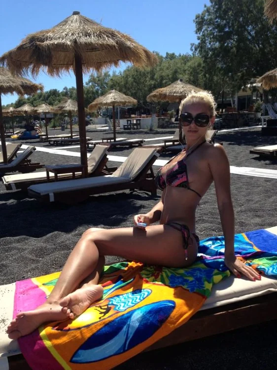 Andreea Spătar se relaxează în Grecia