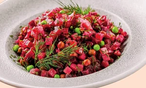 salata de sfecla rosie cu mazare si marar jpg