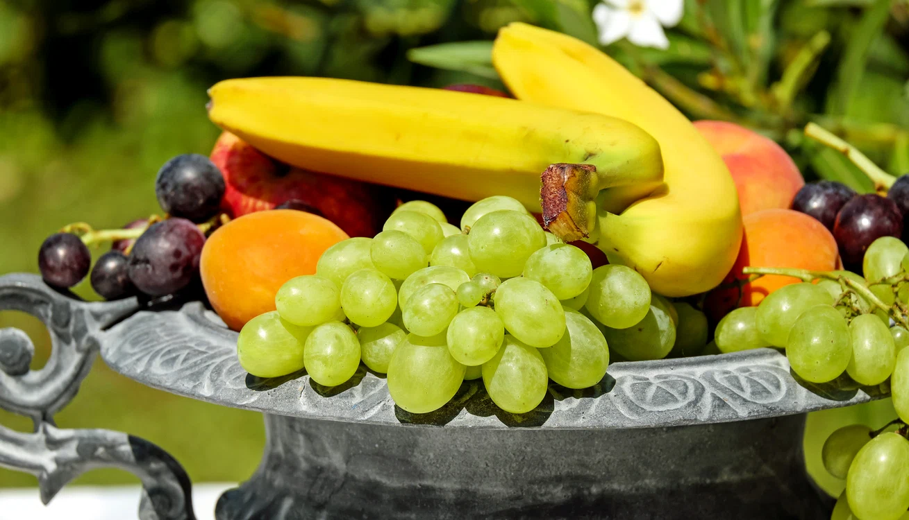 Varietate de fructe proaspete: consumul excesiv poate influența greutatea pe termen lung / Pixabay