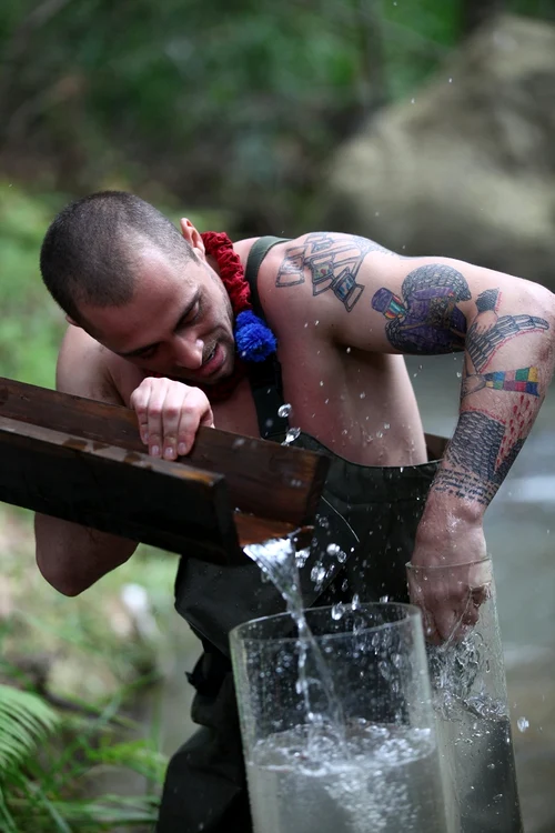 
    Vladimir Drăghia a fost aşteptat de iubită la aeroport foto: captură Pro Tv  