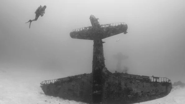 Cimitirul de avioane de pe fundul Oceanului Pacific png