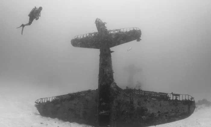 Cimitirul de avioane de pe fundul Oceanului Pacific png