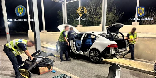 Ascundea droguri în autoturism Foto Poliția Română jpg