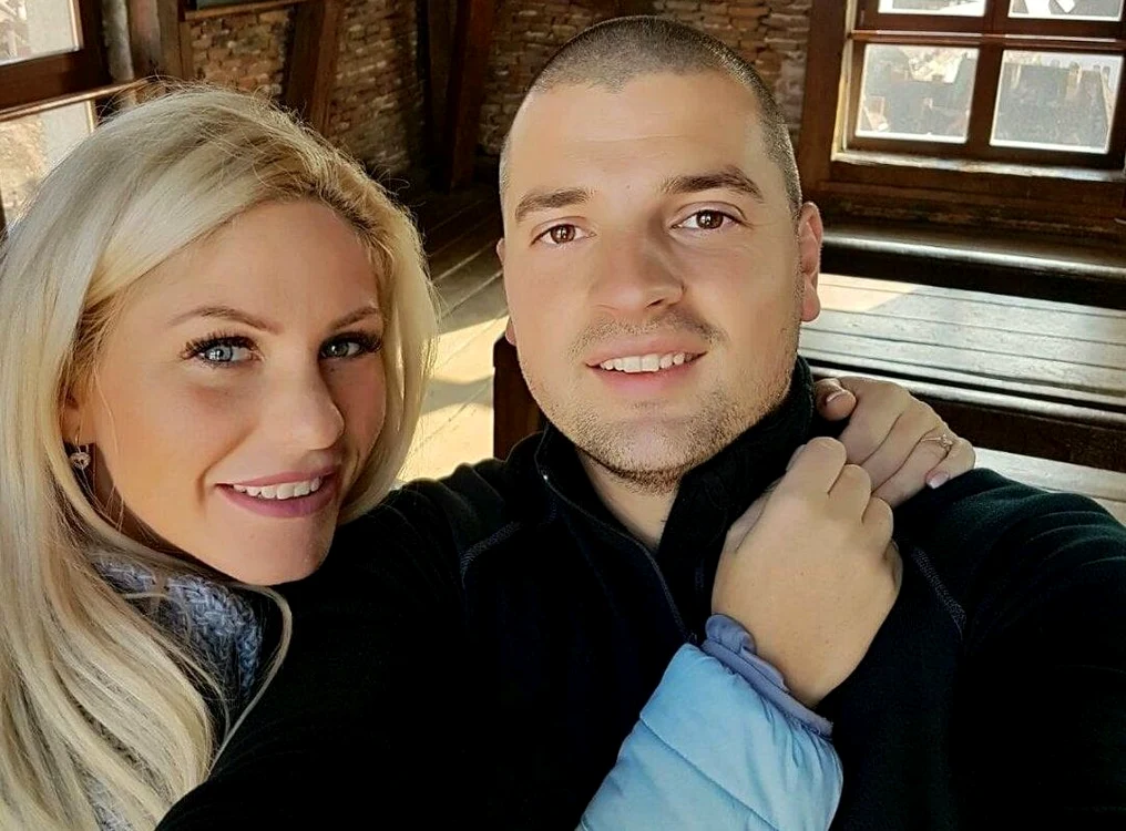 
    Ce mesaje compromițătoare i-a trimis Hannelore ispitei Raul pe care ea l-a testat la Insula IubiriiFoto Facebook  