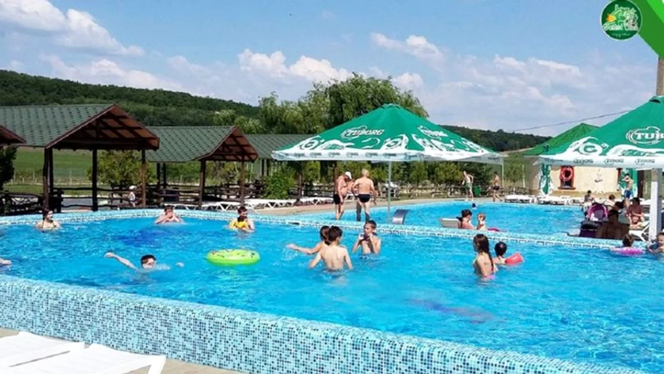 30 de piscine publice au fost închise în Franța