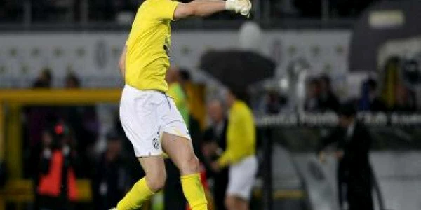 FOTBAL: Buffon va fi operat la genunchi