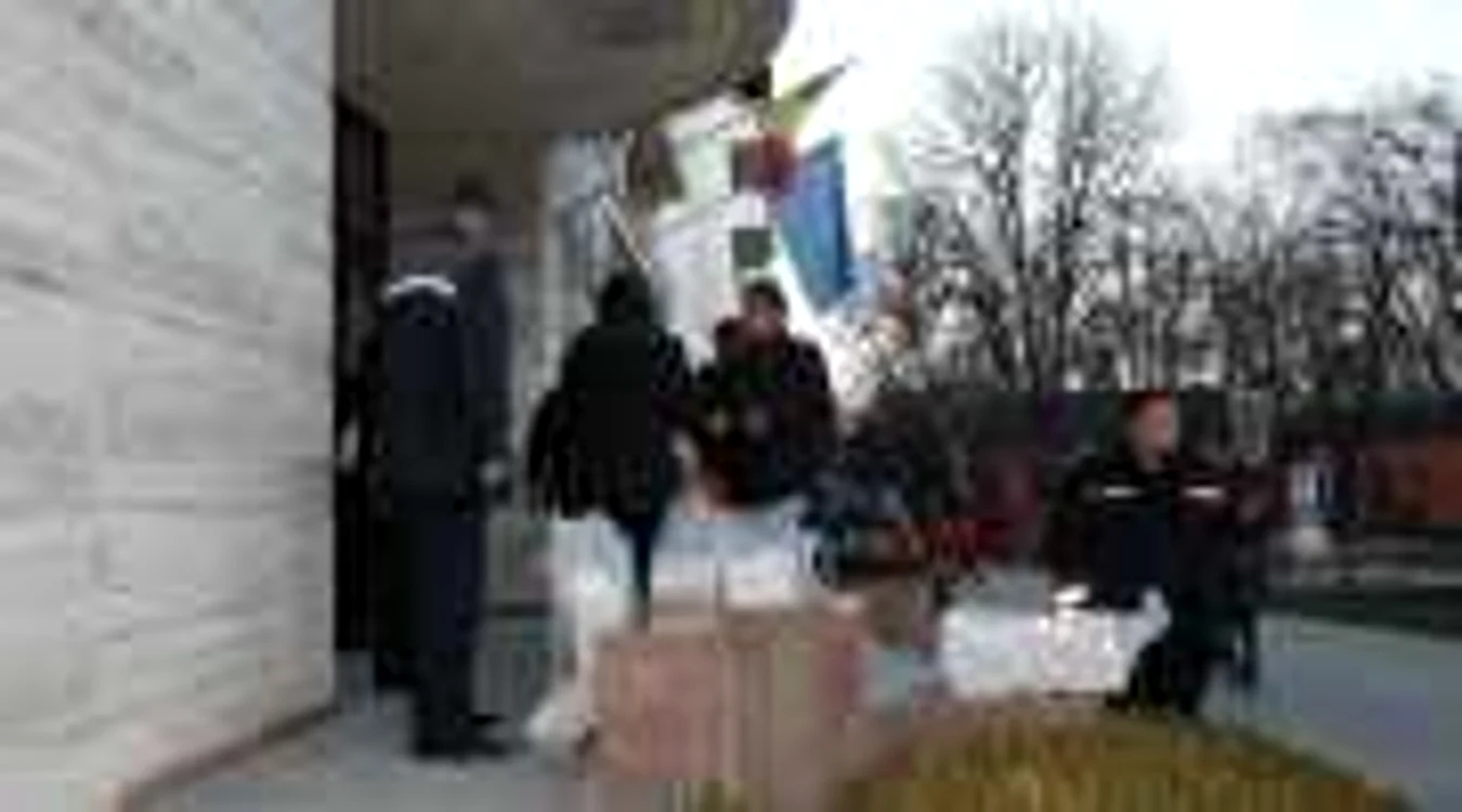 Buletinele de vot au fost distribuite astăzi