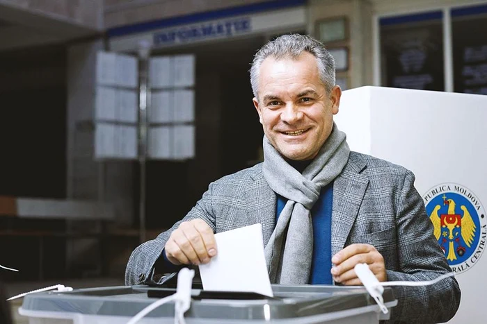 Vlad Plahotniuc, votând la alegerile din noiembrie 2014. FOTO Facebook