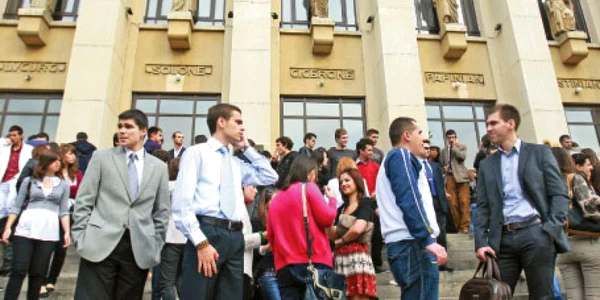 Tinerii din România învaţă în universităţi care nu sunt în niciun top internaţional