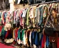În țară sunt sute de magazine cu haine purtate 