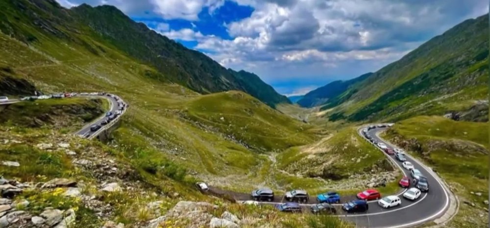  Circulația pe Transfăgărașan este blocată. O coloană de mașini de 5 kilometri s-a format în zona cabanei Bâlea Lac