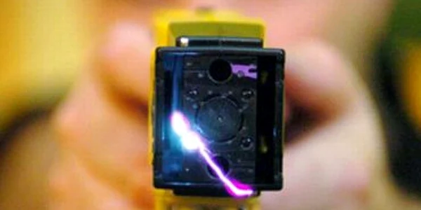 Letonia: Un bărbat pedepsit cu electroşocuri pentru că a călătorit fără bilet
