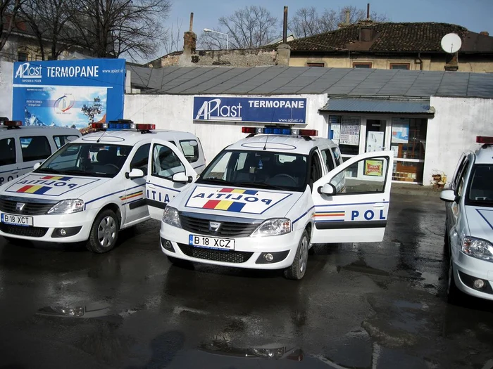 Maşinile au putut fi admirate la sediul Poliţiei Rutiere