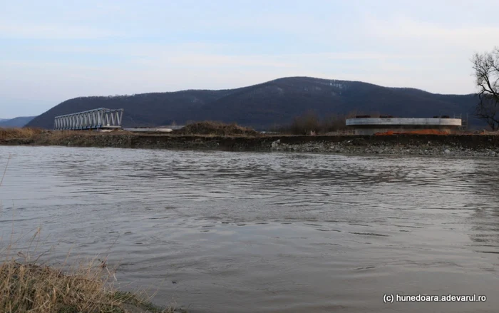 poduri feroviare in santier peste mures foto daniel guta adevarul