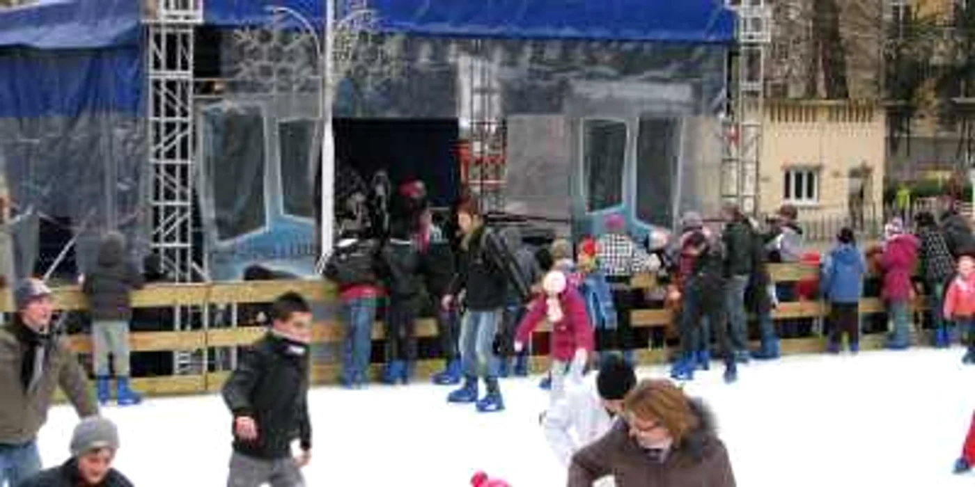 Spectacolul va avea loc la patinoar pe scena amplasată pe esplanada Sălii Polivalente