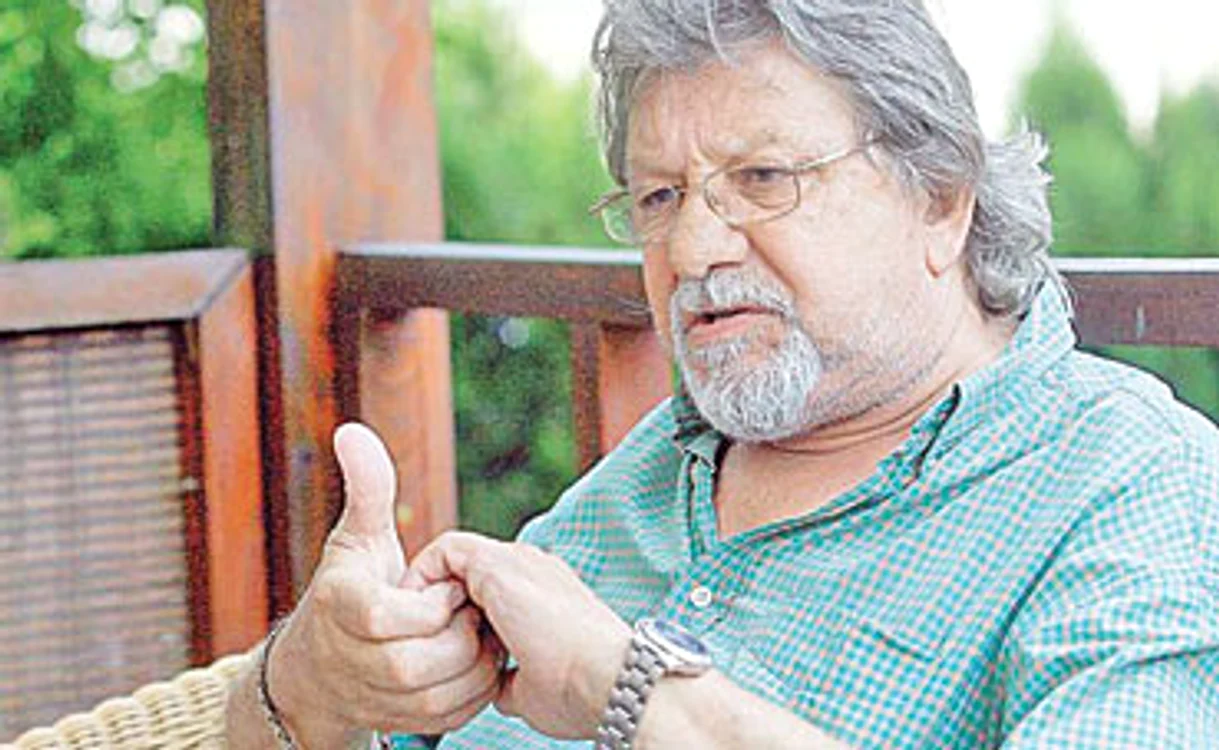 
    Sebastian Papaiani face exerciţii de recuperare şi e dornic să revină pe scenă  