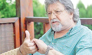 12 13 vedete papaiani jpeg