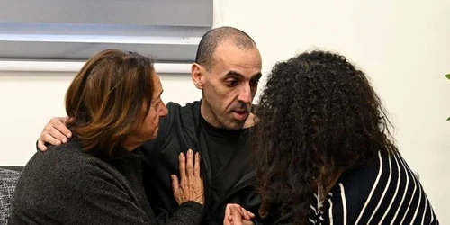 Eli Sharabi   ostatic eliberat de Hamas Foto X jpg