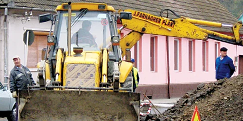 Lucrările la reţelele de apă continuă