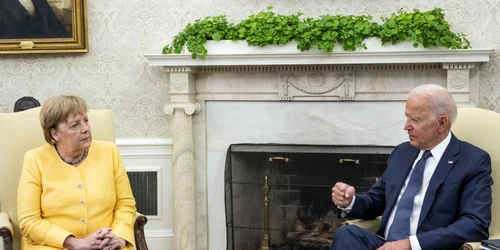 Angela Merkel discutand cu Joe Biden la ultima sa vizita la Casa Alba FOTO EPA-EFE