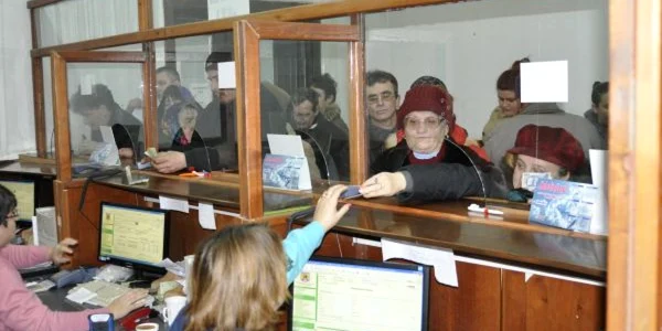 severinenii pot plati taxele si impozitele locale FOTO Corina Macavei 