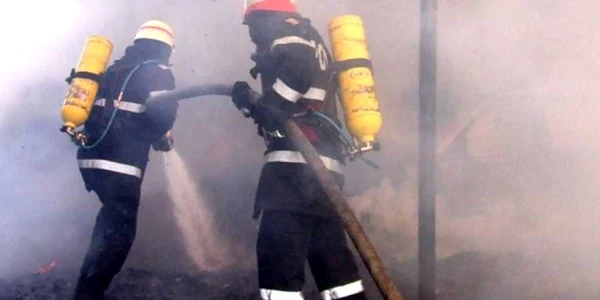 Pompieri ISU Dobrogea Constanţa intervenţie misiune incendiu foc flăcări fum Foto ISU