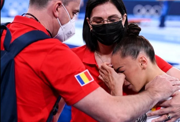 Larisa Iordache, în lacrimi, după retragerea din finala de la bârnăFOTO: Facebook/ COSR