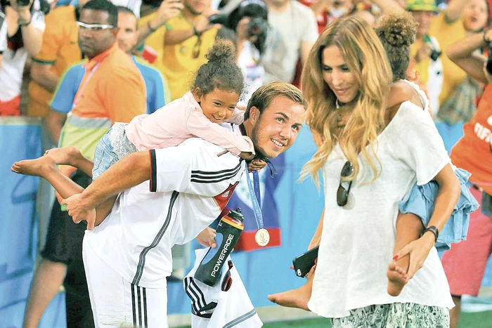 Götze şi Ann-Kathrin s-au distrat copios