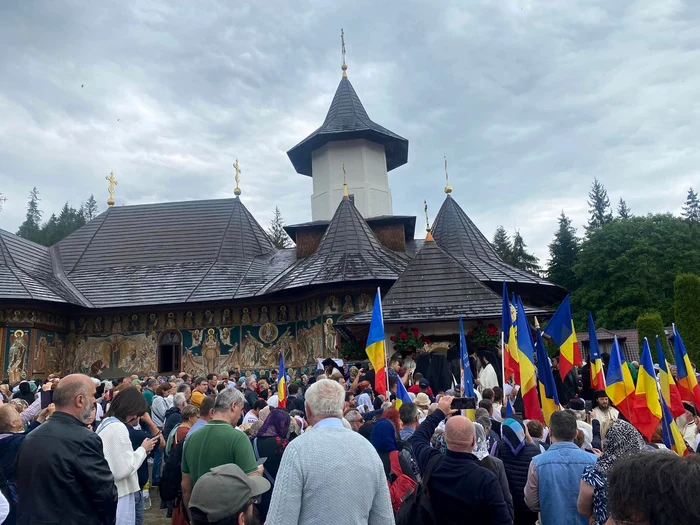 Mulțime de credincioși a asistat la slujbă FOTO Adrian Niță
