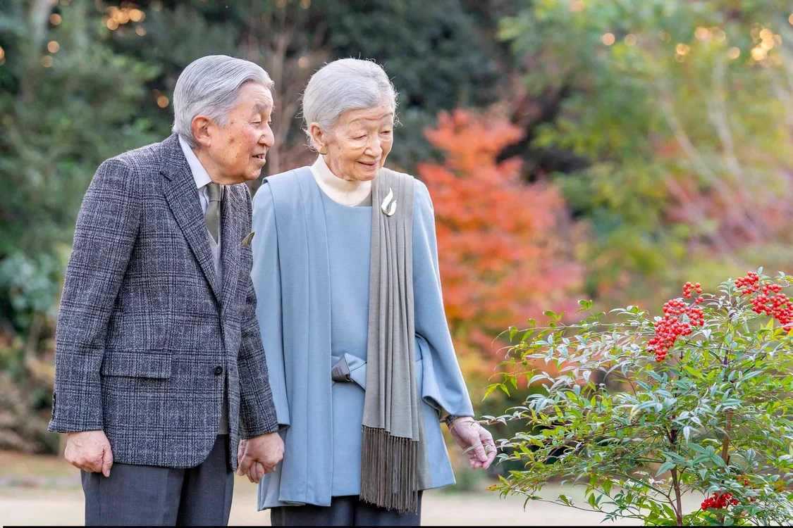 Împăratul Akihito la 90 de ani împreună cu Împărăteasa Michiko, decembrie 2025 FOTO Agenția Casei Imperiale jpg