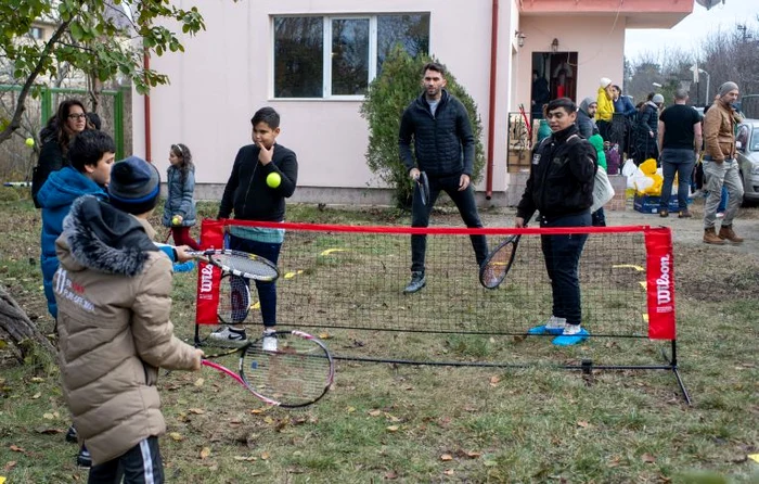 
    Horia Tecău a jucat tenis cu copiii de la Casa Bună  