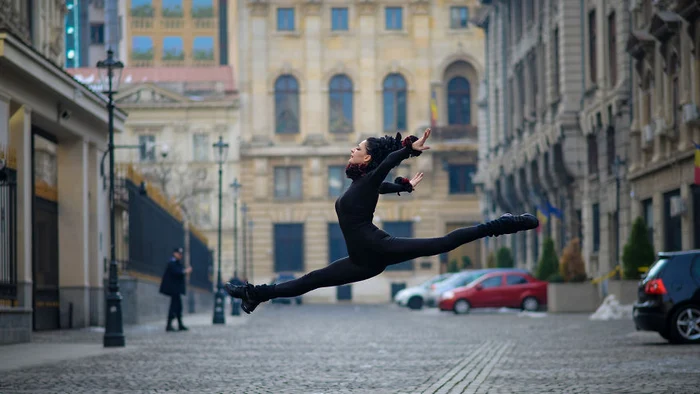 Aceasta este una dintre cele mai spectaculoase imagini surprinse cu „Lebăda urbană”foto: Andrei Mihai Cristian / dinmers.ro